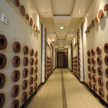 Hôtel Neelkanth Paradise à Ahmedabad Extérieur photo