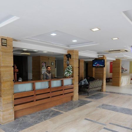Hôtel Neelkanth Paradise à Ahmedabad Extérieur photo