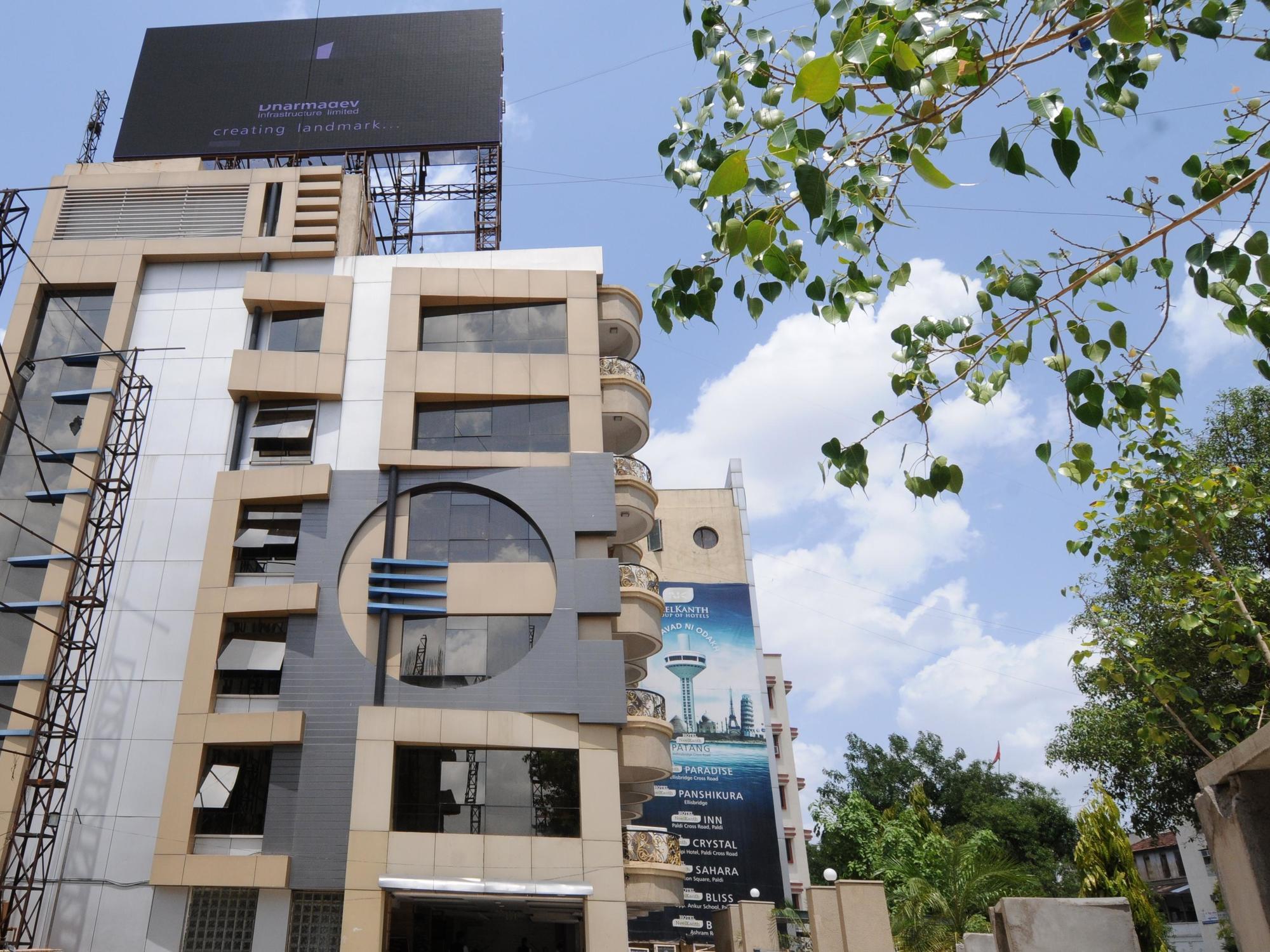 Hôtel Neelkanth Paradise à Ahmedabad Extérieur photo