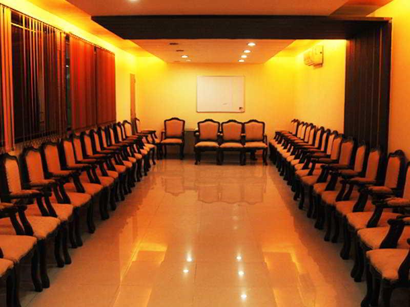 Hôtel Neelkanth Paradise à Ahmedabad Extérieur photo