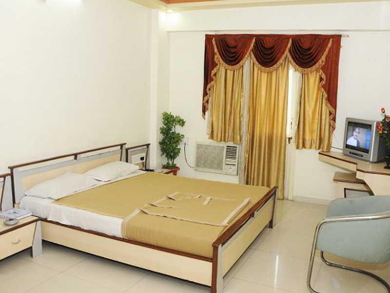 Hôtel Neelkanth Paradise à Ahmedabad Extérieur photo