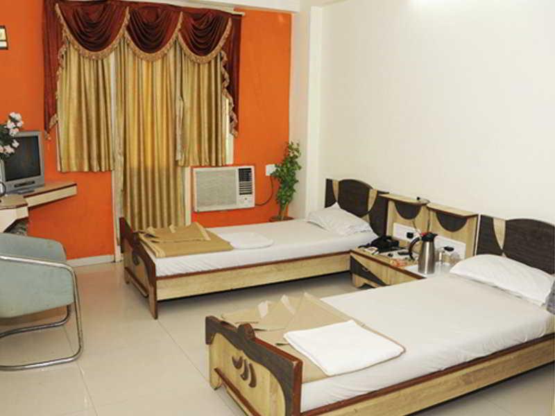 Hôtel Neelkanth Paradise à Ahmedabad Extérieur photo