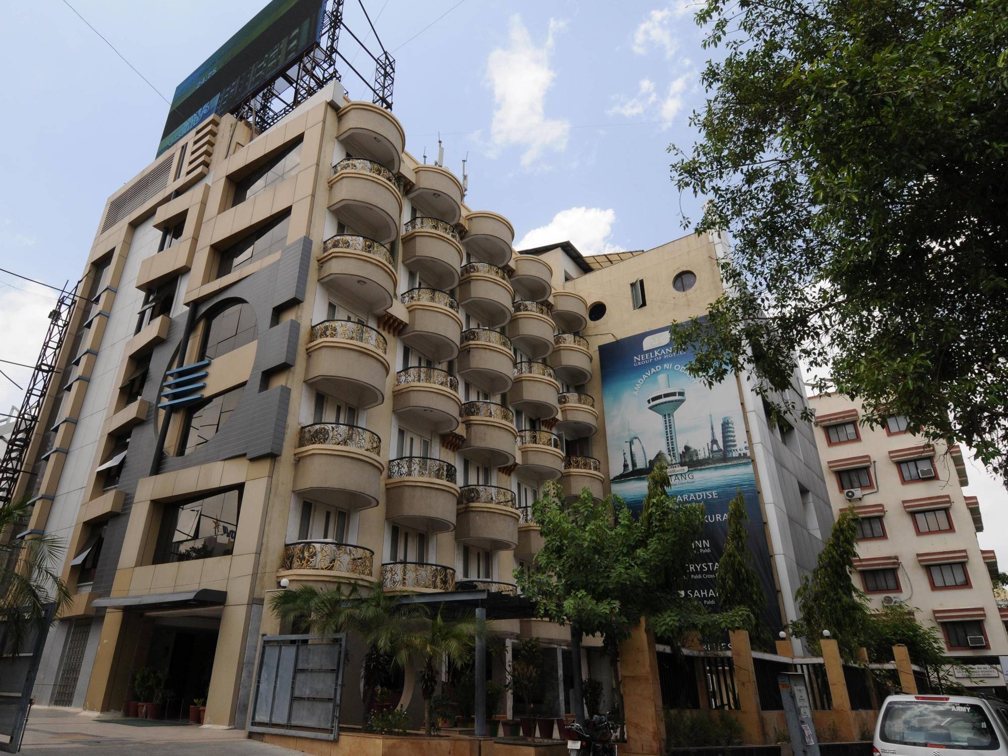Hôtel Neelkanth Paradise à Ahmedabad Extérieur photo