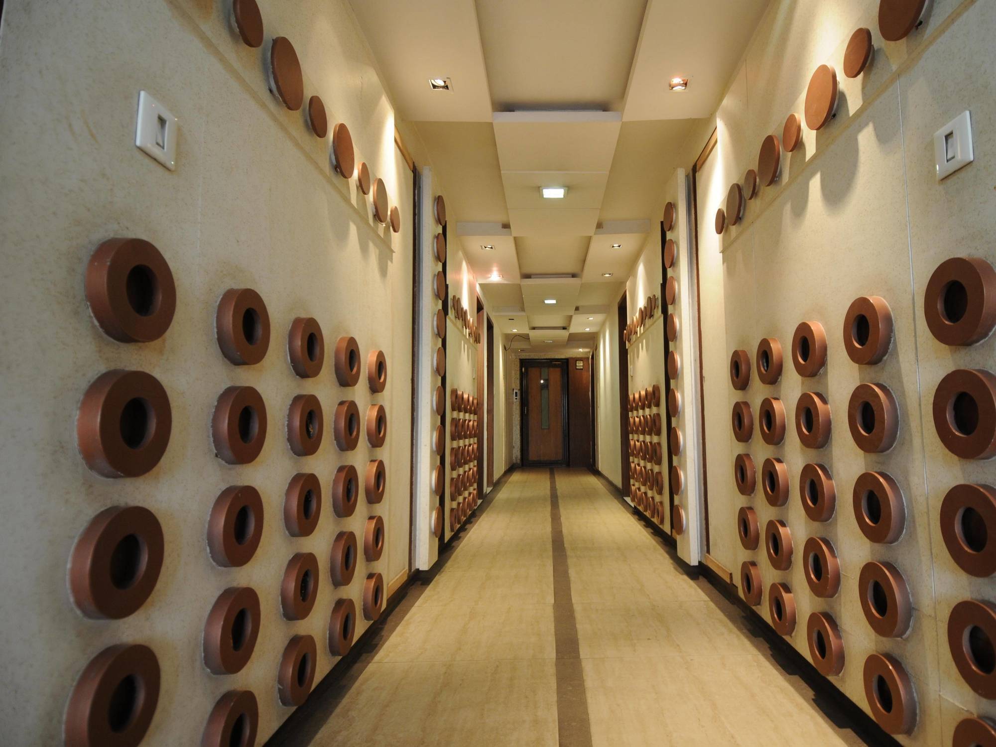 Hôtel Neelkanth Paradise à Ahmedabad Extérieur photo