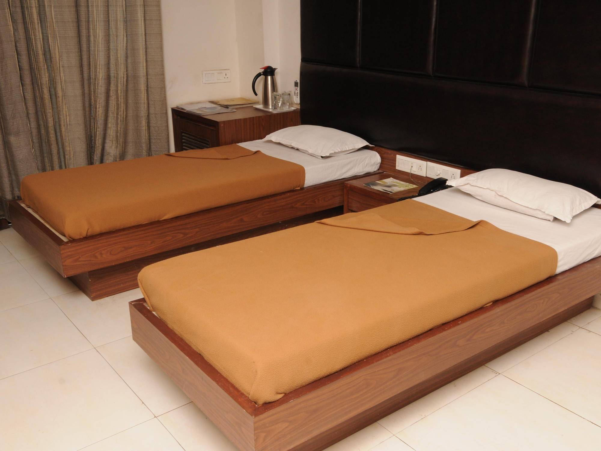 Hôtel Neelkanth Paradise à Ahmedabad Extérieur photo